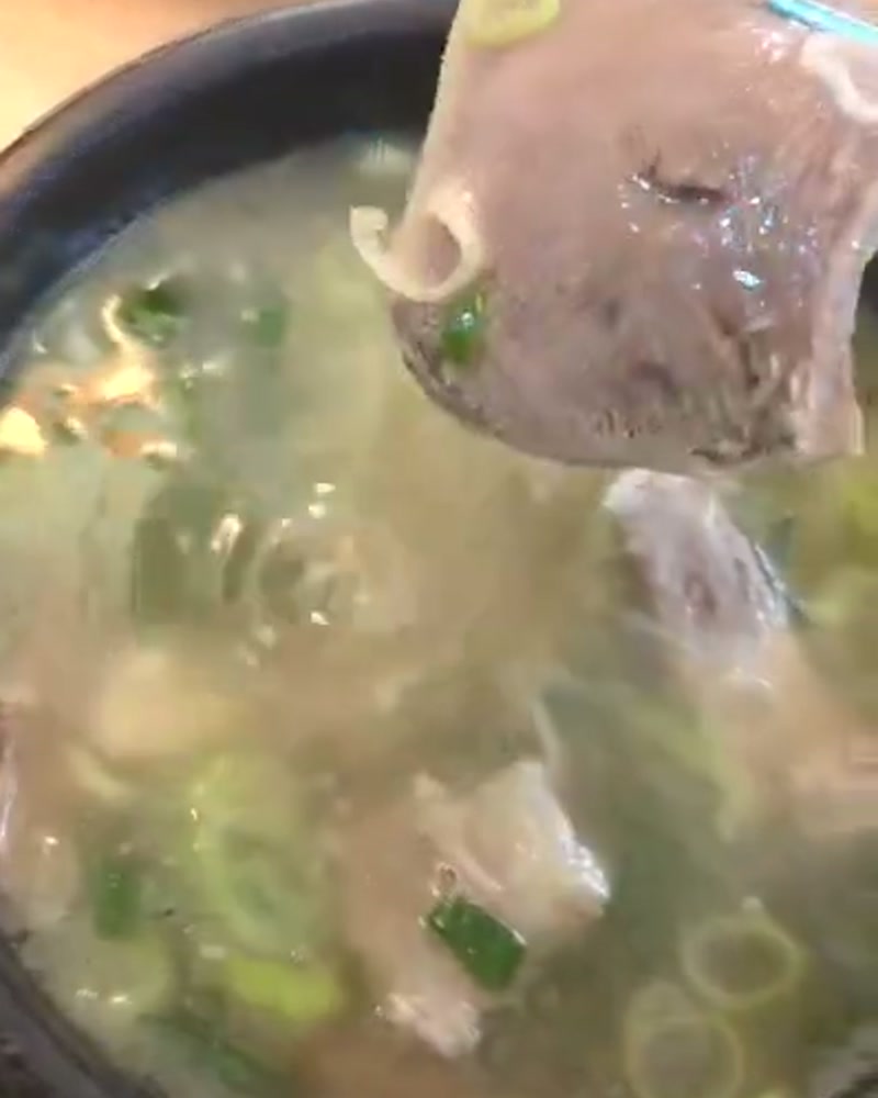곰바로곰탕 — 무쇠 가마솥에 끓인 흑마늘 한우곰탕